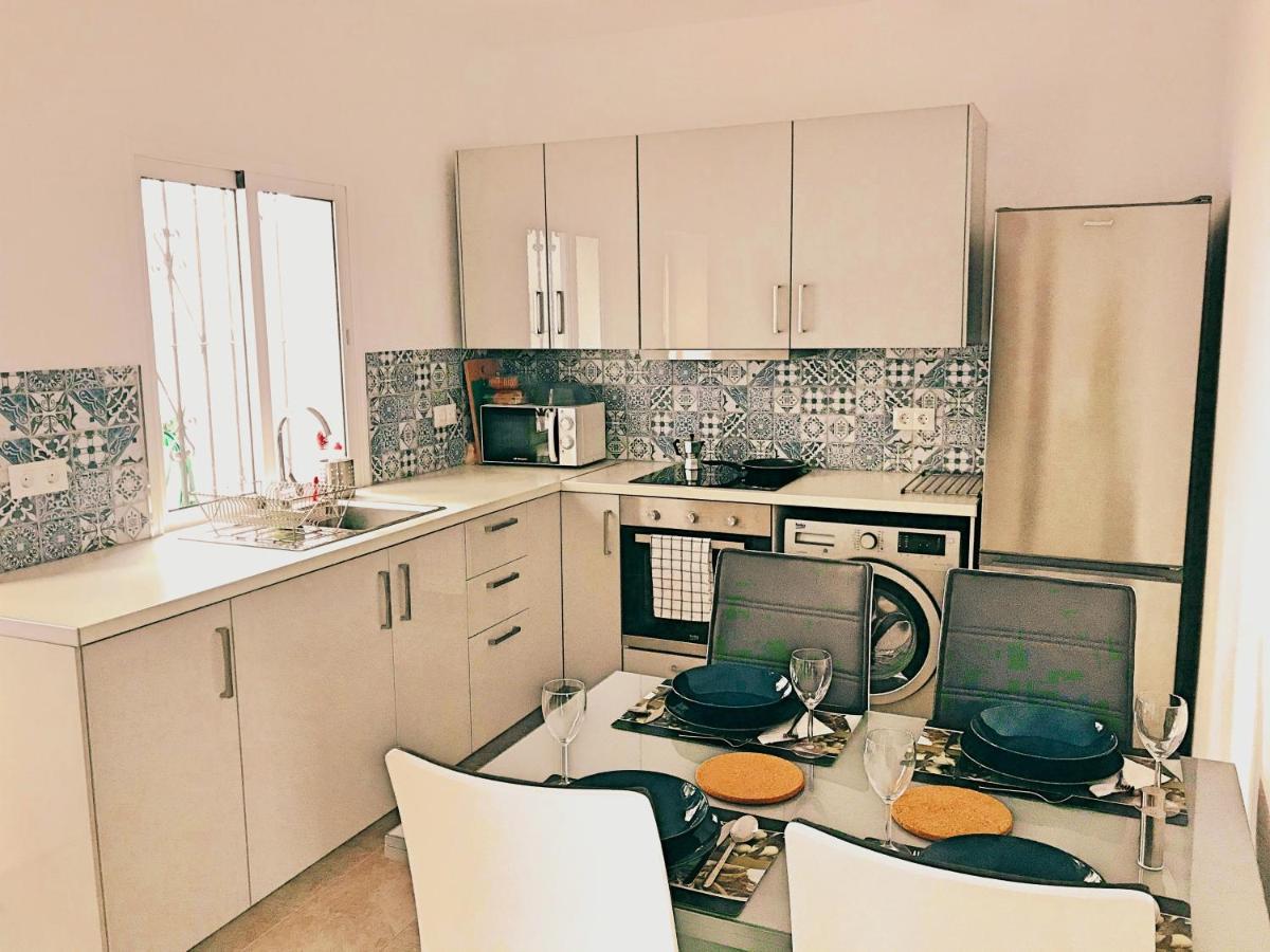 Town House With Patio In Quiet Residential Area 10 Min From Beach Torremolinos Camera foto