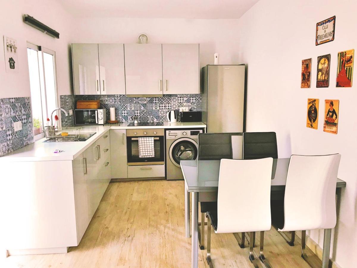 Town House With Patio In Quiet Residential Area 10 Min From Beach Torremolinos Esterno foto