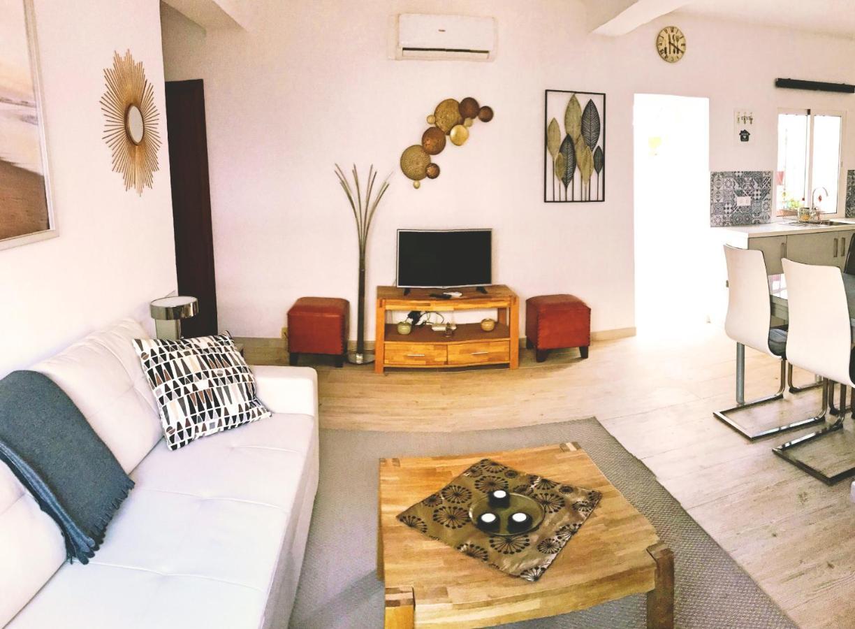 Town House With Patio In Quiet Residential Area 10 Min From Beach Torremolinos Esterno foto